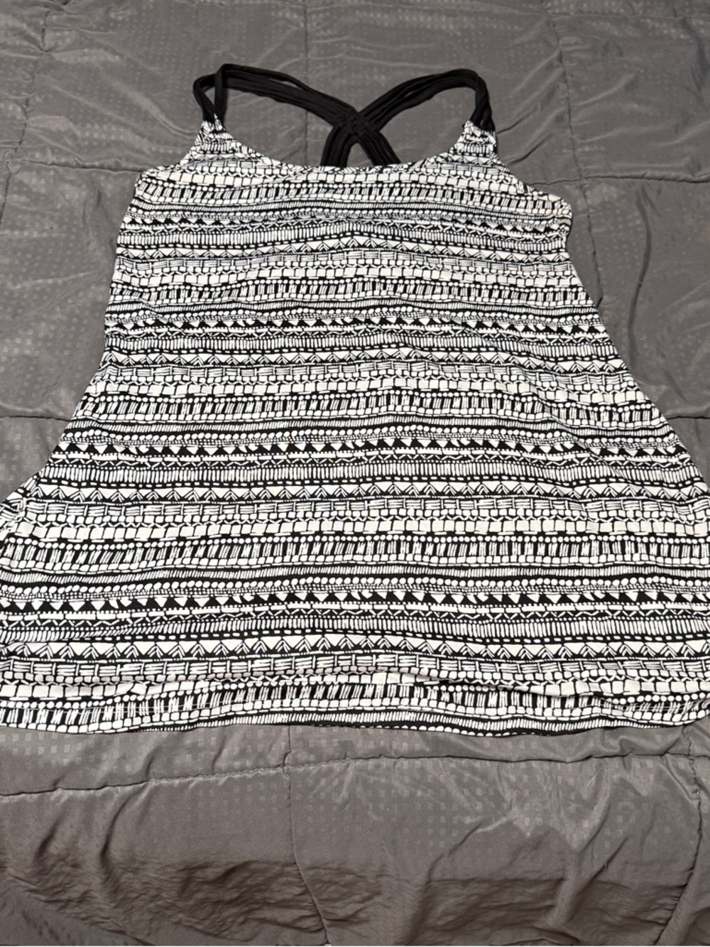 J Valdi Woman Black White Patterned Tank Top Women’s Size Xl